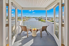 5 Bed3bath waterfront pool home with full gym, office, and heated pool!